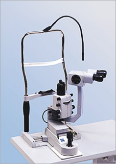 細隙灯顕微鏡「SL130」(Zeiss社製）の写真